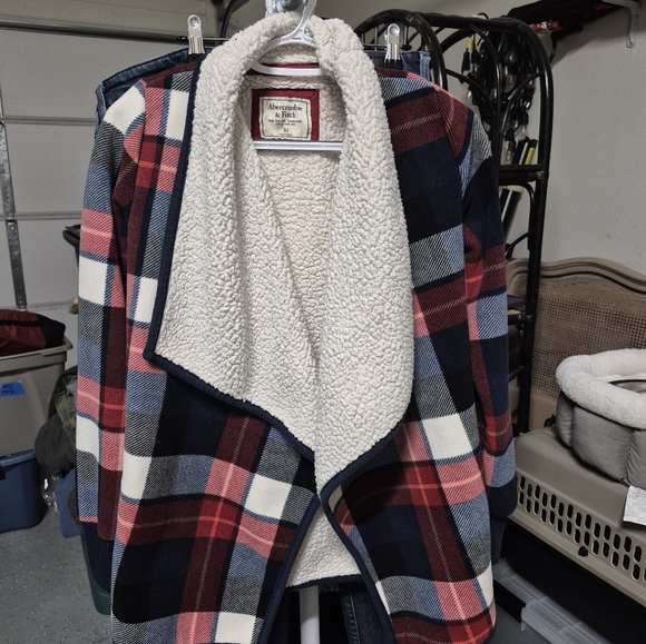 Abercrombie & Fitch Plaid Sherpa Jacket - Picture 1 of 3